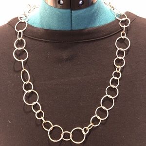 Gold interlocking circles necklace